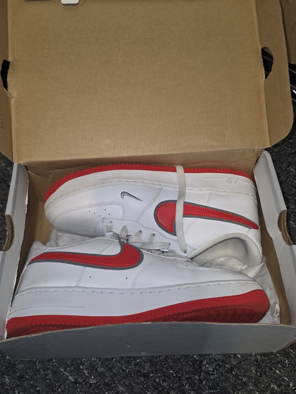 Nike Womenโs White and Red Low-Top Sneakers